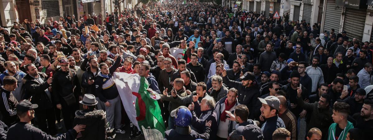 D Tenus Du Hirak Rassemblement Devant La Cour Dalger Tsa